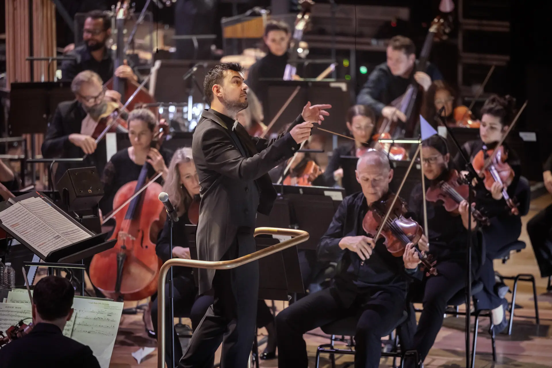 Pascal Horecka dirigeant l’Orchestre national de Lyon