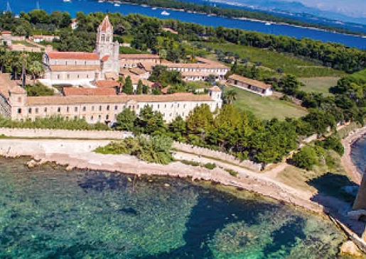 L’île Saint-Honorat et son abbaye, face à Cannes